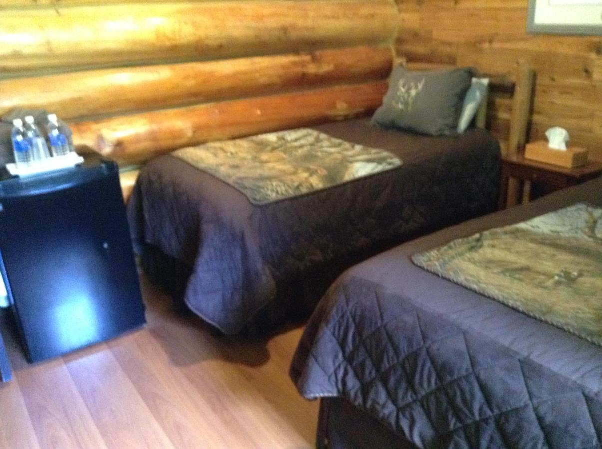 Summit River Lodge & Campsites Valemount Ruang foto